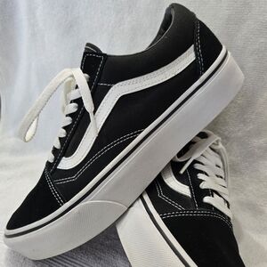*EUC* Vans Black and White Sneakers